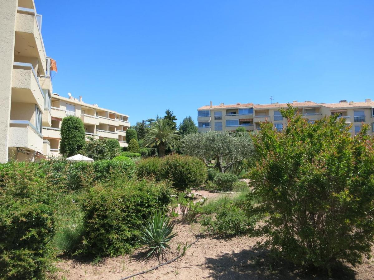 B Front De Apartment