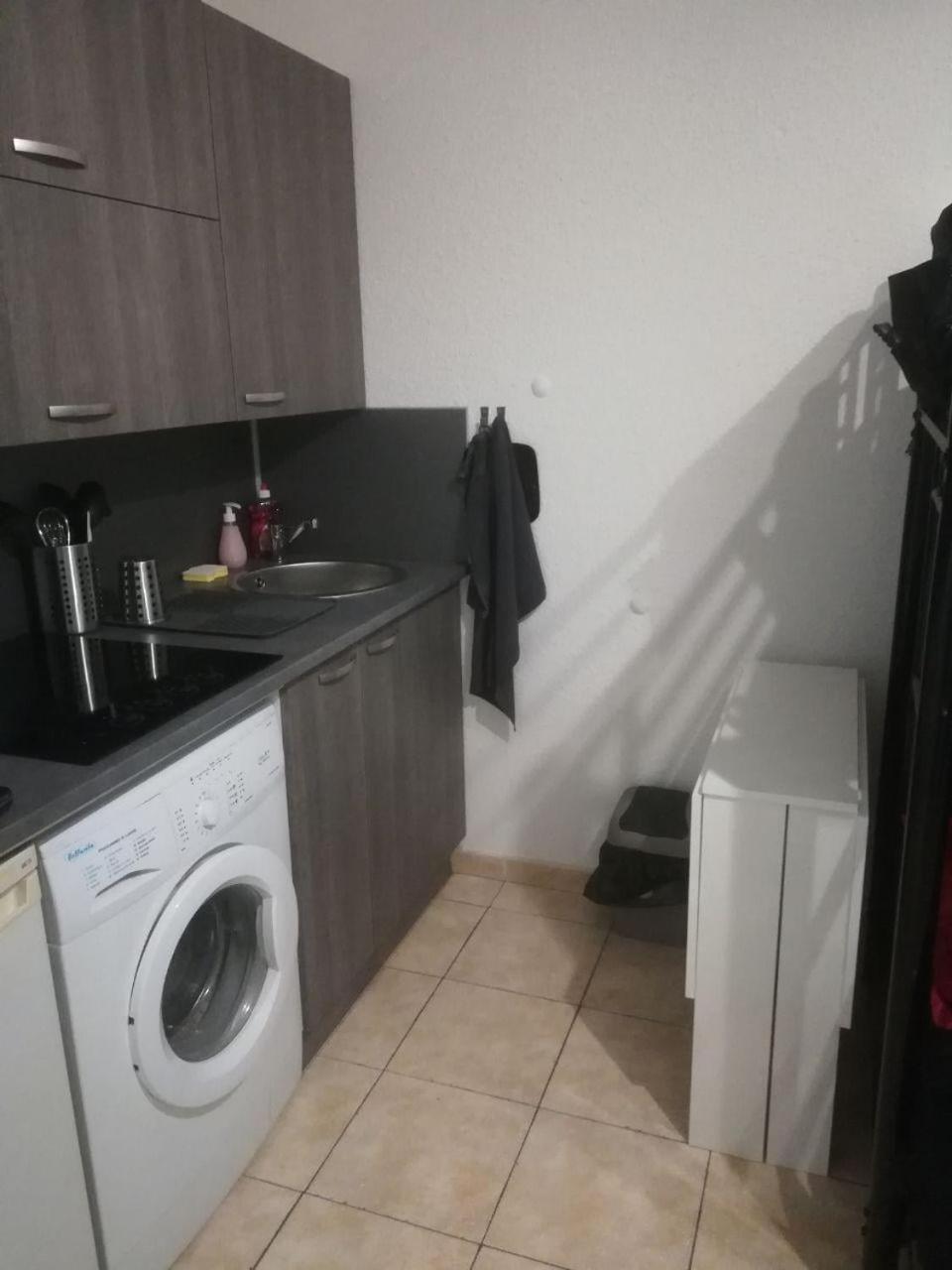 Apartment B Front De